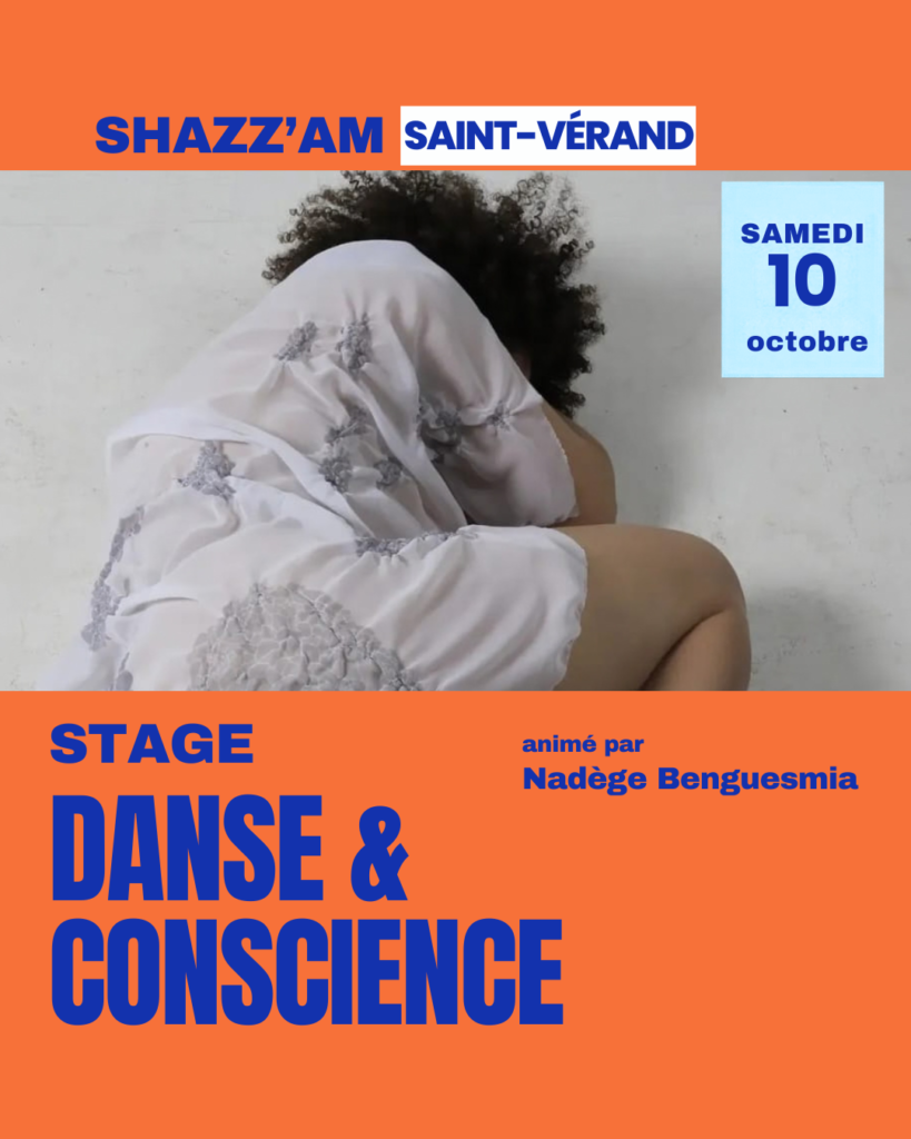 Visuel orange du stage Danse & Conscience de Shazz'Am Saint-Vérand, animé par Nadège Benguesmia, le samedi 10 octobre. Photo d'une danseuse en blouse blanche, le visage caché dans ses bras. Informations pratiques du stage Danse & Conscience de Shazz'Am Saint-Vérand, samedi 10 octobre de 10h à 12h. Tarif 17 €, plus 5 € pour les non-adhérents. Stage adultes, aucun niveau requis.